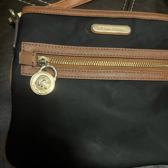 Michael Kors Kempton Black Nylon Tan Leather Gold Tone Lock Crossbody Bag Purse - Picture 4 of 6